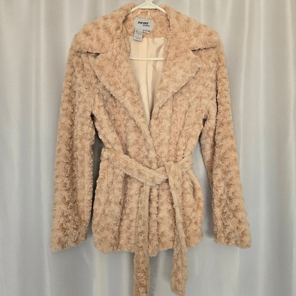 NWOT - Beige faux fur jacket with belt